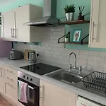2-bed Flat In Summerbridge Pet Friendly *