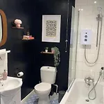 2-bed Flat In Summerbridge Pet Friendly דירה *