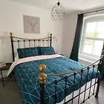 דירה 2-bed Flat In Summerbridge Pet Friendly