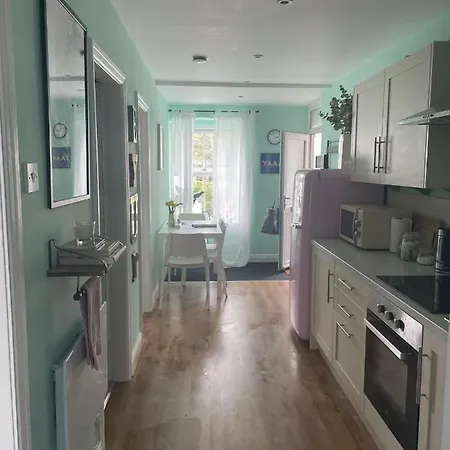 2-bed Flat In Summerbridge Pet Friendly *