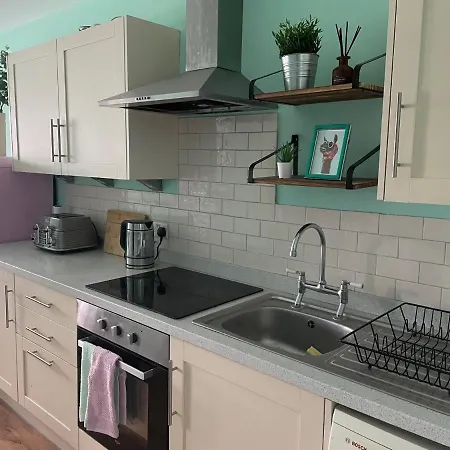 2-bed Flat In Summerbridge Pet Friendly *