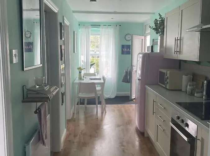 2-bed Flat In Summerbridge Pet Friendly *