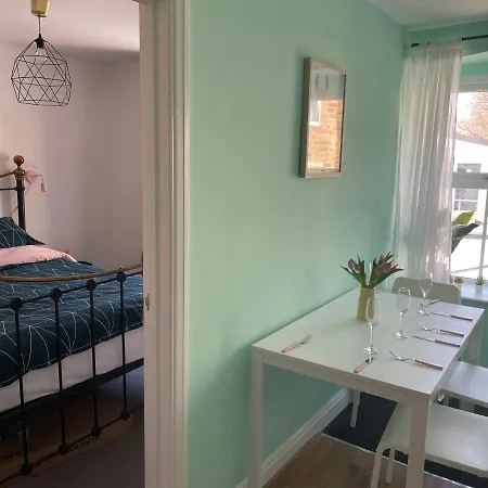 Lovely 2-bed Flat In Summerbridge Apartment